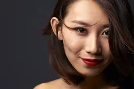 小说：两名高中生玩荒野求生，在树林中发现一包野生的黄金首饰！图片