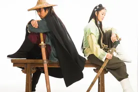 小说：小伙徒手握住束衣剑，美女笑得花枝乱颤：弟弟你胆子真大图片