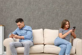 小说：她一朝穿越古代，被皇权欺，他日涅槃归来，让众人高攀不起图片