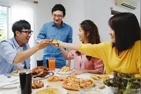 父母注意了！不要忽视孩子的孤僻问题，这些方法可以有效解决图片