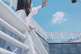 24 楼梯上的脚步图片