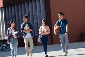 小说：校草哥哥为了不带她去玩，给她两百块，不久后ktv相遇了图片