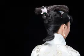 小说：她哥哥和好友接触下来，竟想撮合她和好友，殊不知某人吃醋图片
