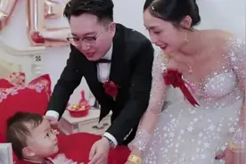 广东小伙在香港发达了，娶回一香港媳妇，宝宝都快一岁了，好可爱视频封面
