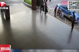 孕妇刚下出租车就要生产，婴儿的头已经露出来，情况危急视频封面