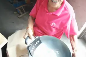 爷爷奶奶为什么吵架？奶奶气得拿锅上别人家，孙子却支持爷爷。