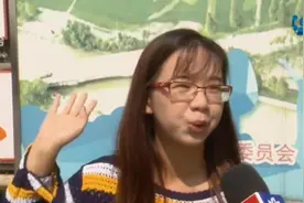 观众中来：宣传牌损坏  维修要及时视频封面