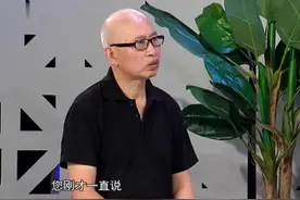 丈夫把妻子手机拿到手，正好显示老公来电话了，丈夫愤怒到极致！