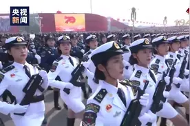 352名女兵组成女兵方队 新中国国庆阅兵史上首次出现女将军
