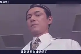 男生们冲进澡堂，不洗澡拿起勺子开始喝，只因这是某人的洗澡水视频封面