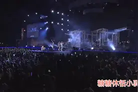 She14演唱会版《美丽新世界》，精彩动听，值得细细品味视频封面