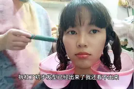 倩倩去做流行的锁骨烫初恋发型染了奶茶色做出来效果怎么样？