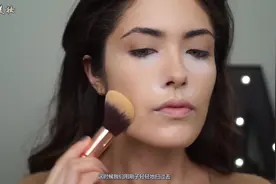 教你正确使用散粉方法，大部分人都做错了， 轻松化解浮粉尴尬视频封面
