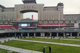 北京西站这个中空设计真是巧夺天工，原来是防止沉降作用。视频封面