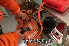 在出租屋里烧饭 卡式炉小气罐相比大瓶液化气 你觉得哪个更划算？视频封面