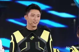 黄景瑜飞檐走壁气场全开，陈伟霆脚滑被追上视频封面