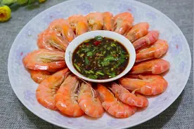 新鲜的大虾不用炒，直接清蒸，原汁原味，配上酱料好吃又简单视频封面