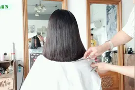 小姐姐头发粗硬还多 让农村发型师设计了筷子脸发型 最后惊讶眼神