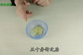 生姜泡在白醋里，睡前敷脸，肌肤嫩白无斑视频封面