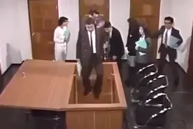 日本爆笑整人节目，各种奇葩开门方式，来这种地方上班会被整崩溃视频封面