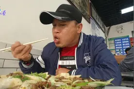 拉滴滴的叔叔上午的收入不错，奖励自己一顿烤肉，这一大盘太解馋视频封面