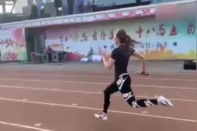 原来跑步可以这么帅，这个女体育老师太优秀了！视频封面