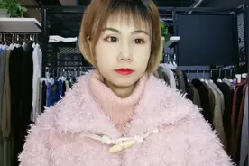 这款羊羔毛外套粉粉嫩嫩的，特别衬肤色又时尚，牛角扣设计感十足视频封面