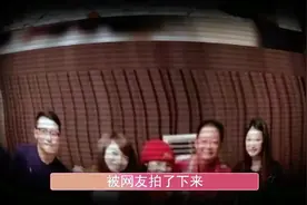 52岁王志文娶兰博基尼总裁，全家福曝光，一家三口其乐融融视频封面
