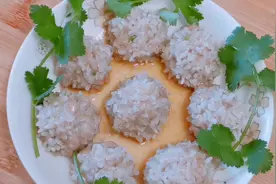 珍珠丸子的家常做法，软糯鲜香，丸子成团不松散，看一遍都能学会视频封面