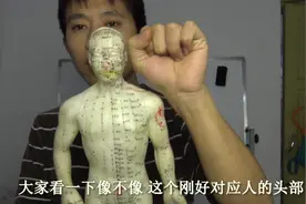 散步时肚子疼痛怎么办？一穴位一方法就可以调理，早看早受益！视频封面