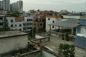 广东东莞南城区的老自建房，因为宅基地面积小，楼梯建得很有特色视频封面