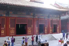 雍和宫，一座在北京的喇嘛庙，还是雍正皇帝的居所视频封面