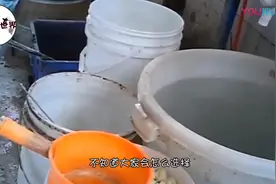 揭秘辣条制作过程，看了直想吐，你还敢吃吗？视频封面
