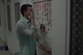 我的早更女友：男子错认舍友为女神，以为表白成功了，这下尴尬了视频封面