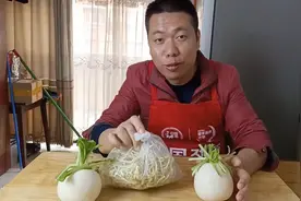 2元钱的豆芽和萝卜，就能做出高汤的味道，猪肉涨价就吃它视频封面