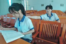 一首《那个女孩》很美的一个小姑娘，很喜欢视频封面