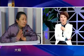 大女儿想要分父亲的房产，居然还往父亲身上扔东西，这太丢分了！视频封面