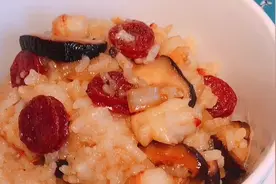 1碗米，2根肠，3种辅料，美味的广式腊味糯米饭做法竟如此简单视频封面