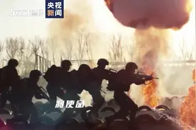 年度最强BGM，《钢铁洪流进行曲》歌词版MV已上线！视频封面