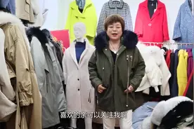 军绿色配黑毛领非常酷，口袋设计发挥到极致，最大可以穿到130斤