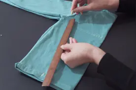废旧上衣别丢！教你对折竖着剪一刀，改造后没想到这么实用视频封面