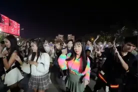 抖音常见BGM居然来自柬埔寨《Rorm Skob Dance by Yuri ft Bmo》视频封面
