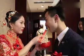 天津一青年结婚了，新娘陪嫁的婚车好霸气，据说家里开公司！视频封面
