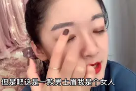 姐姐挑战让弟弟帮忙化妆，化完后都不忍直视！有多难看？视频封面