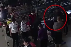进阶版王宝强？湖南女子携1斤散装酒乘火车被拒三口喝完视频封面