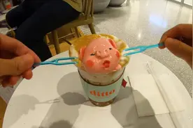 吃不起猪肉，就来一杯小红猪奶茶吧 ！小猪太可爱有点下不去嘴