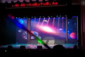 校园歌手比赛翻唱《水星记》全班女生都疯狂了！视频封面