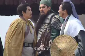 刘备亲手编织一顶草帽给诸葛亮，诸葛亮却说，主公是否无大志乎？视频封面