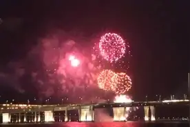 今晚在珠海湾仔码头坐船看澳门放烟花，大家一定不要错过！视频封面