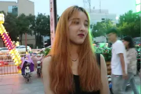 女生喜欢男生腿细还是腿粗？美女大街上说出，太开放了视频封面